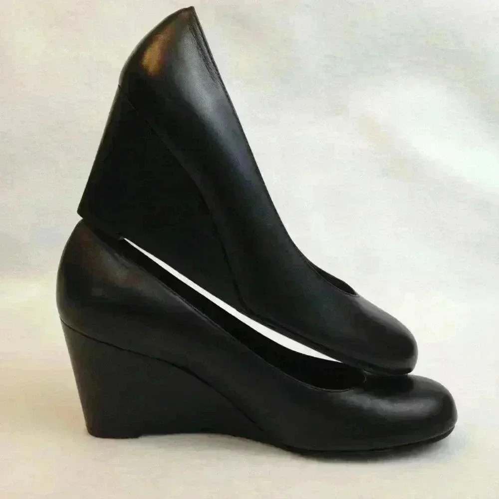 Stuart Weitzman Black Slip-On Spain Size 8M Shoes - Picture 4 of 8